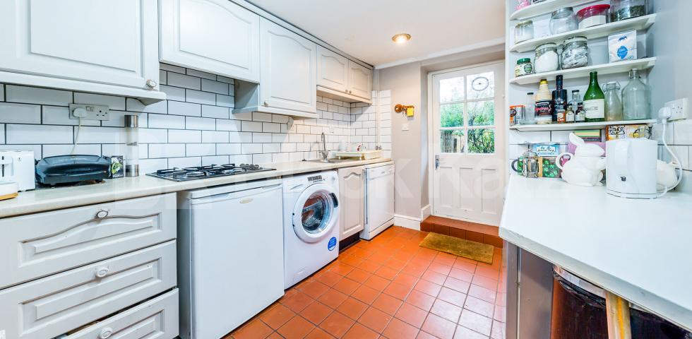 			GARDEN FLAT!, 2 Bedroom, 1 bath, 1 reception Flat			 Hillmarton Road, CALEDONIAN ROAD 